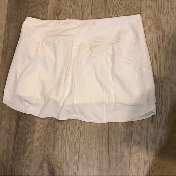 NWOT Athleta Run With It Skort 14 inches Color White women’s XL - Picture 9 of 14